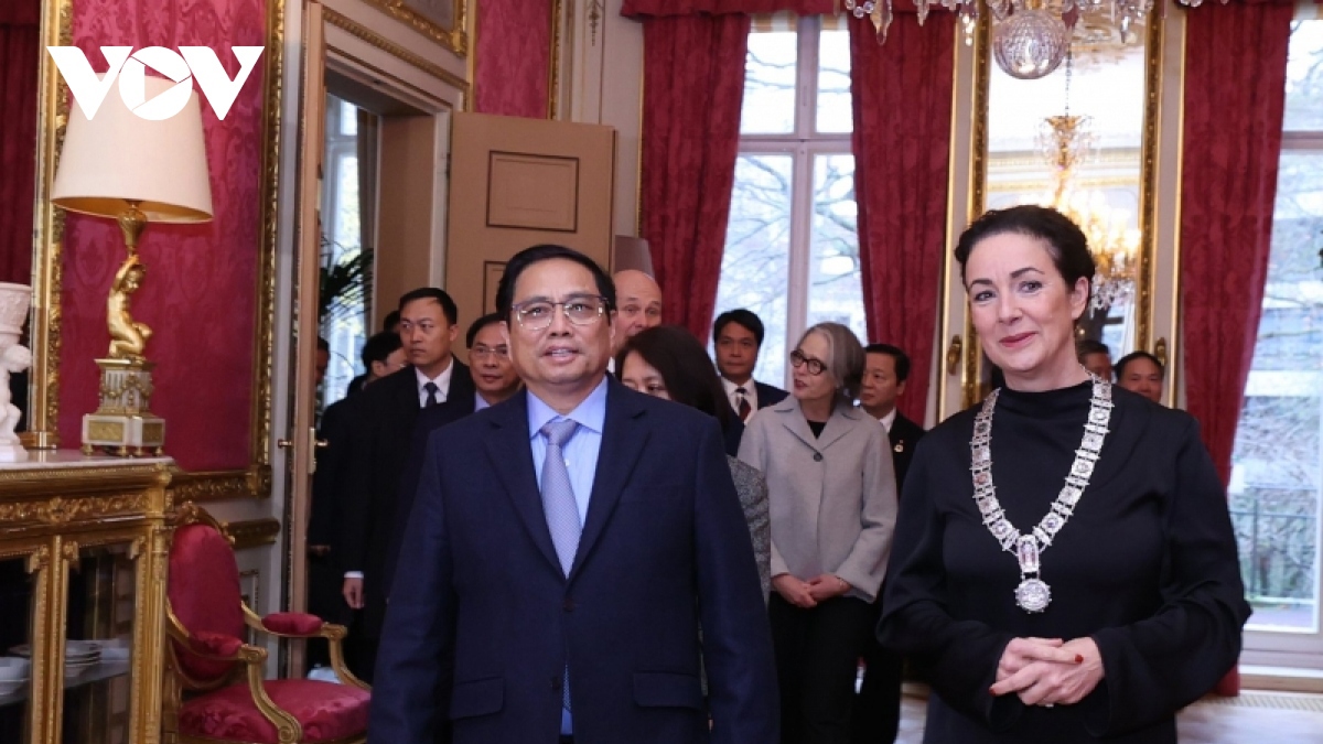 PM desires stronger all-around cooperation between Amsterdam and Vietnamese localities